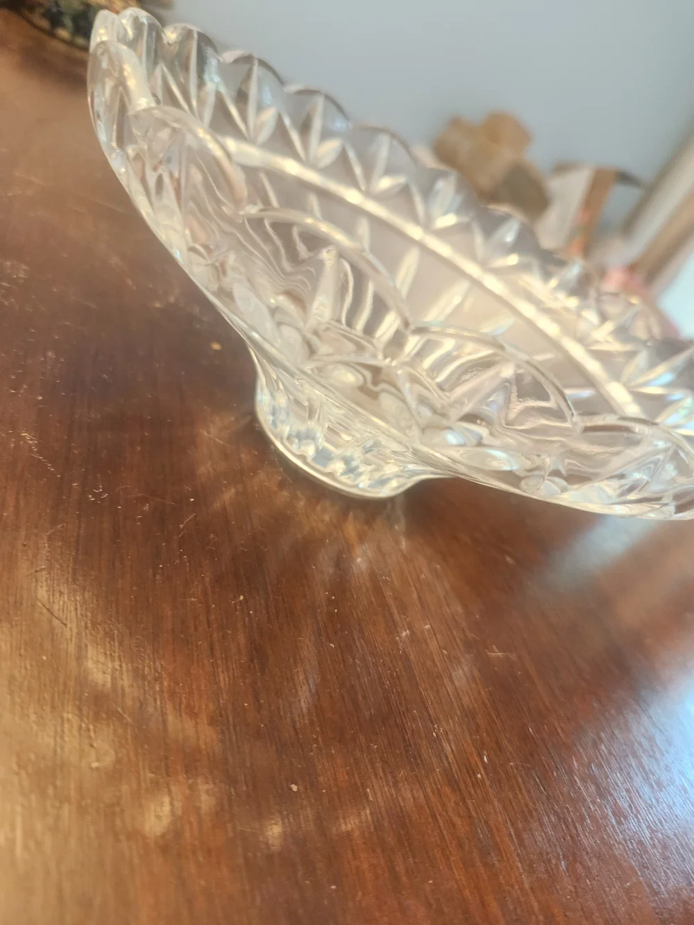 Source Unknown Clear Glass Scalloped Serving Bowl